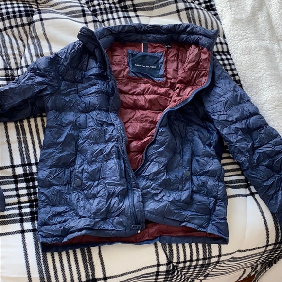 PORTABLE fits in a bag TOMMY HILFIGER jacket! - Picture 2 of 3